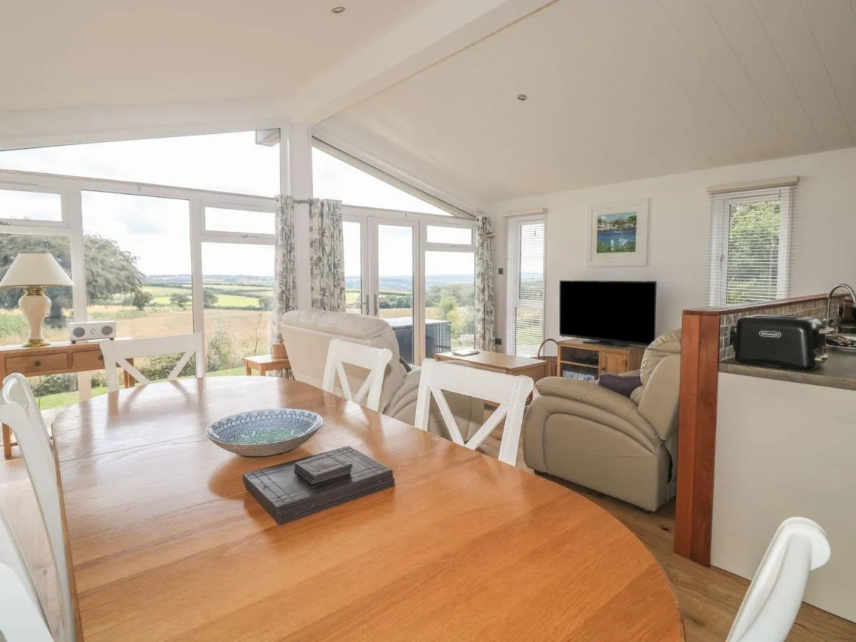 Image 4 of 11 Horizon View