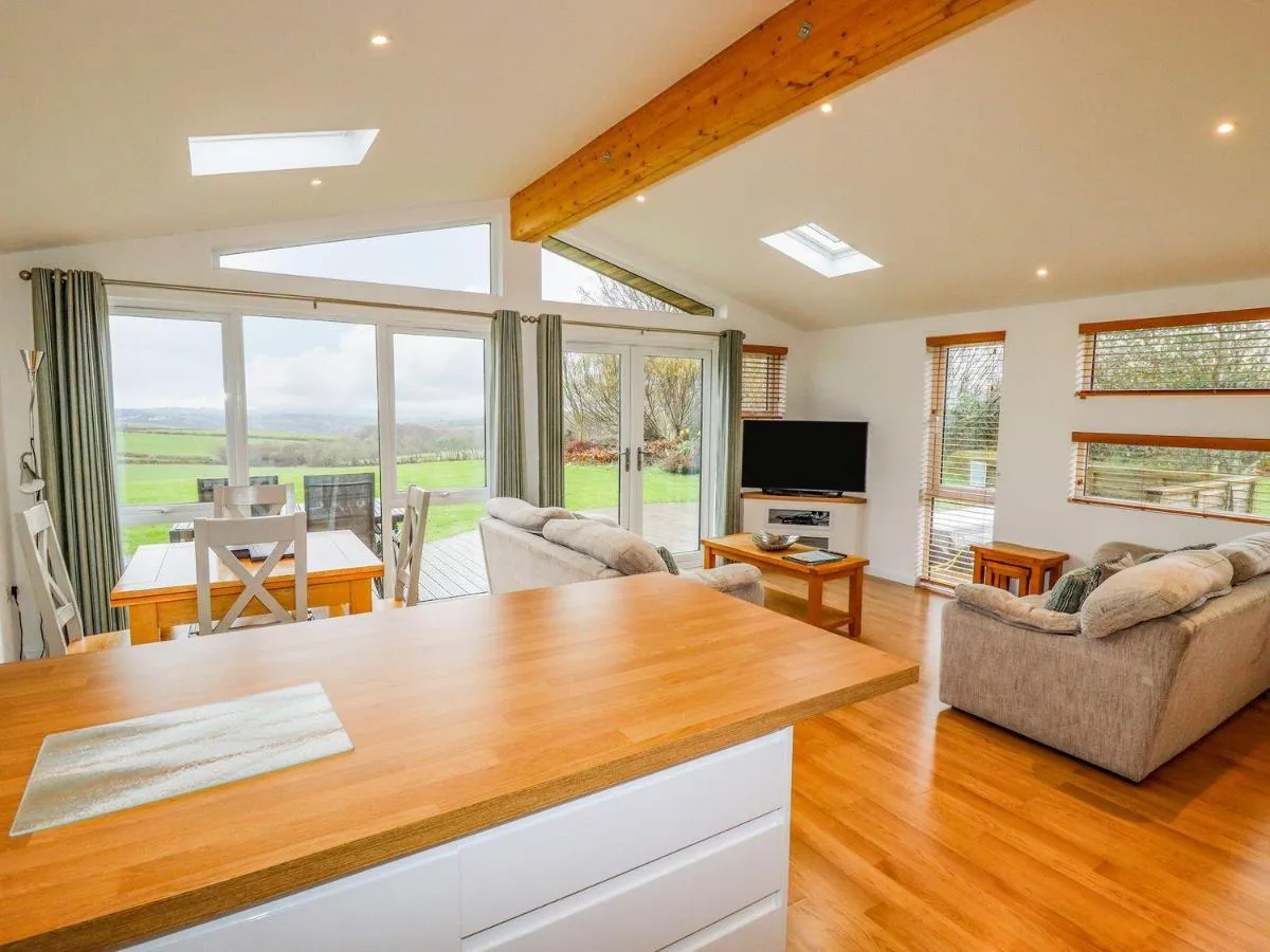 Image 3 of 12 Horizon View