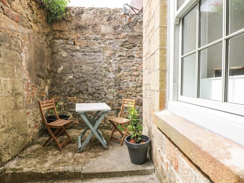 Image 1 of 1 Regents Mews