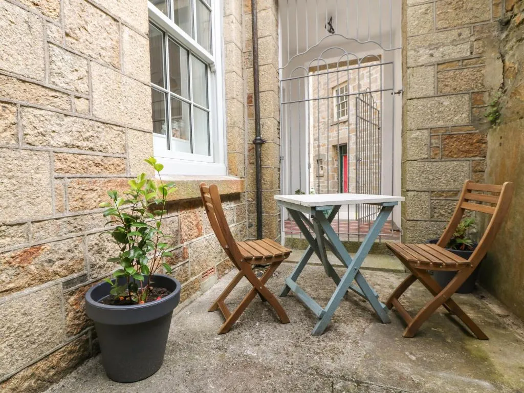 Image 3 of 1 Regents Mews