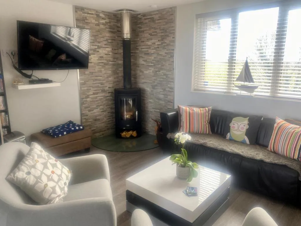Image 5 of 2 Bedroom cottage sleeps 4 with Hot-tub, & shared Pool use