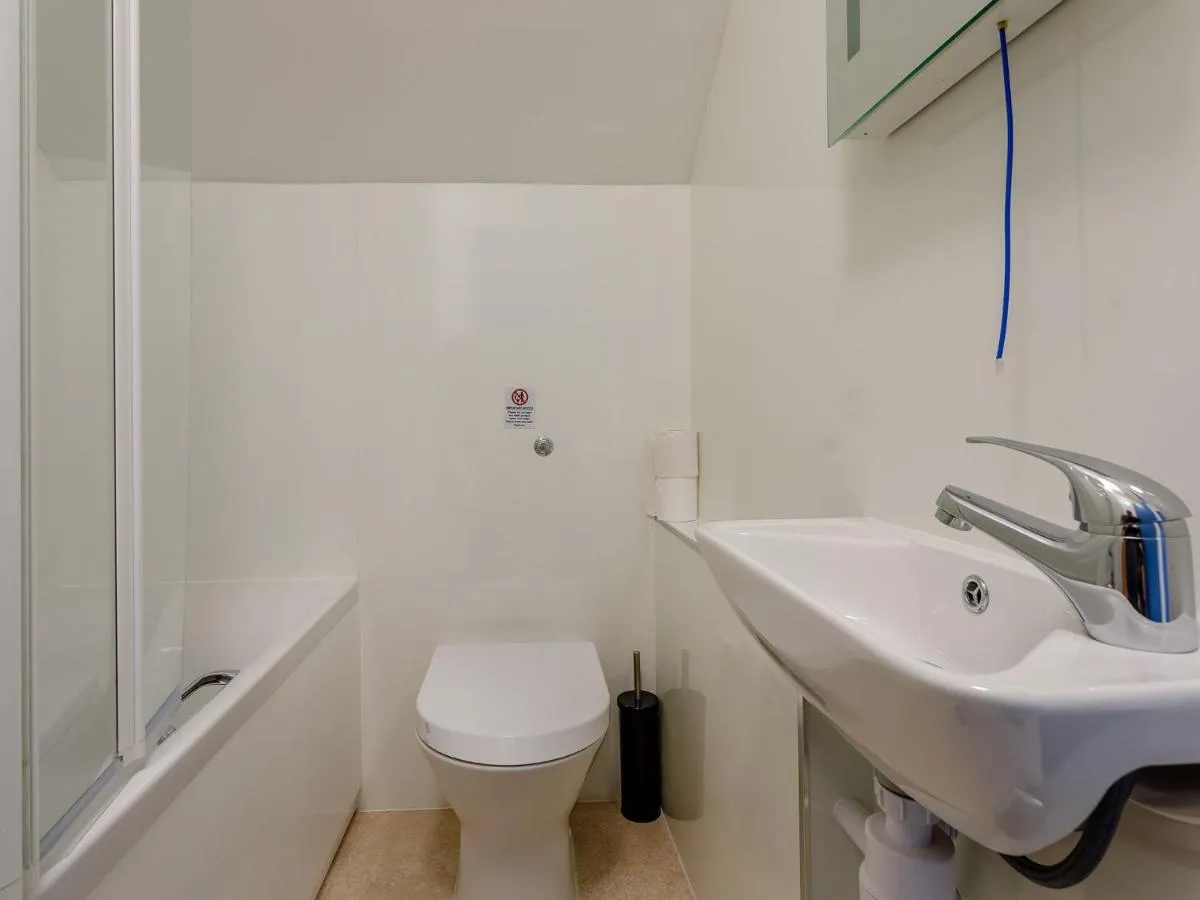 Image 2 of 3 Bed in Bude 78613