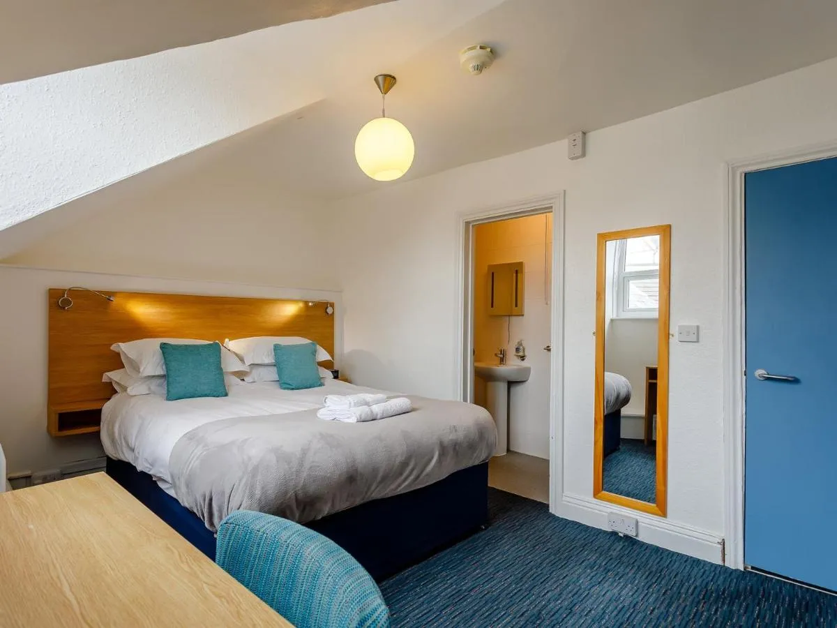 Image 1 of 3 Bed in Bude 78613