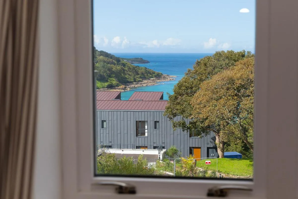 Image 5 of 7 Sandy Lane