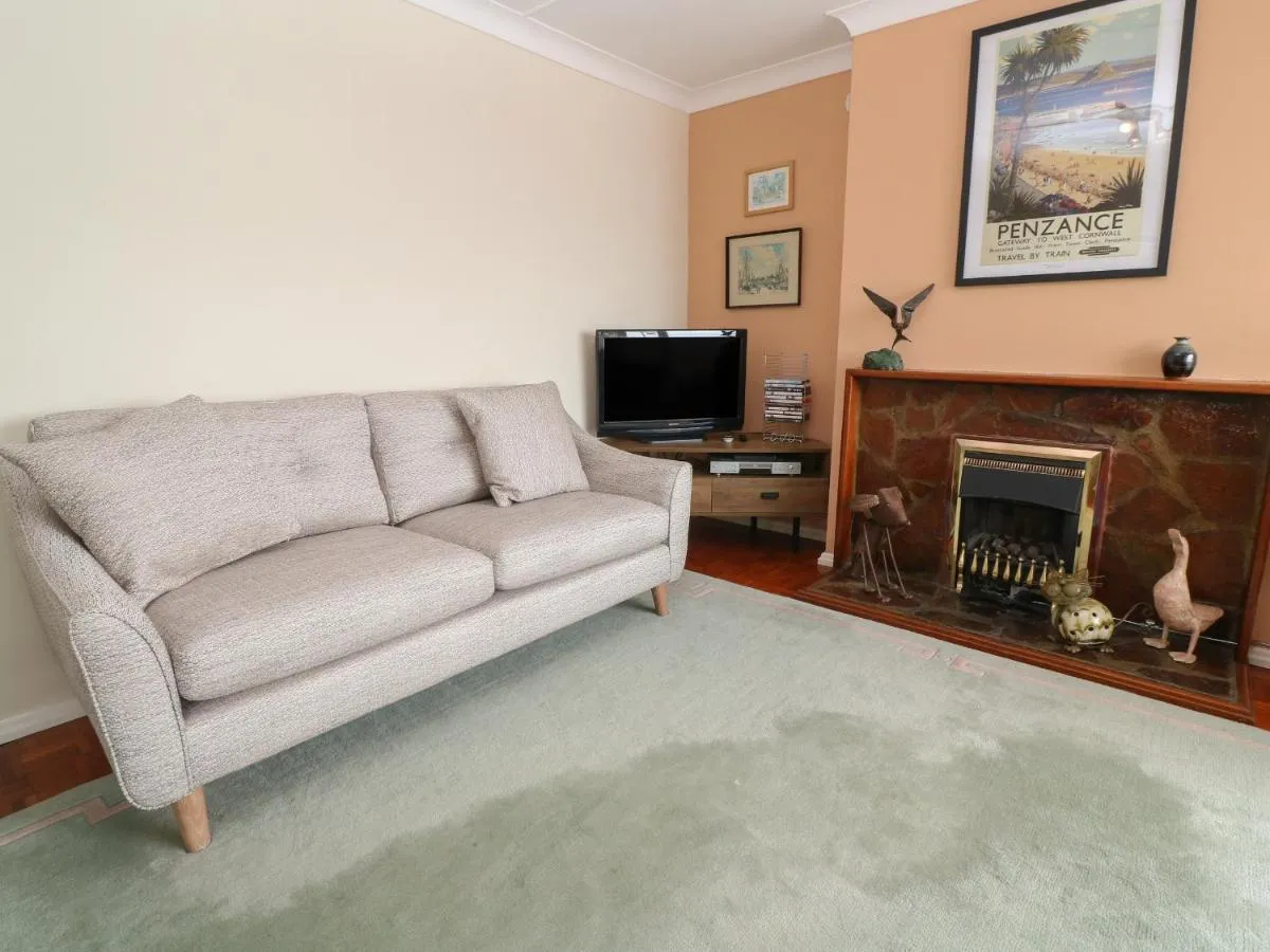 Image 4 of 8 Bowjey Terrace