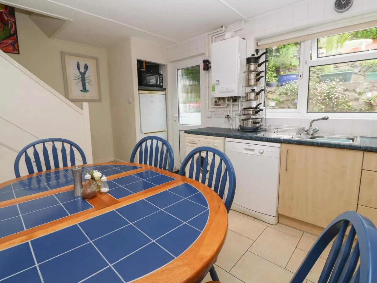 Image 3 of 8 Bowjey Terrace