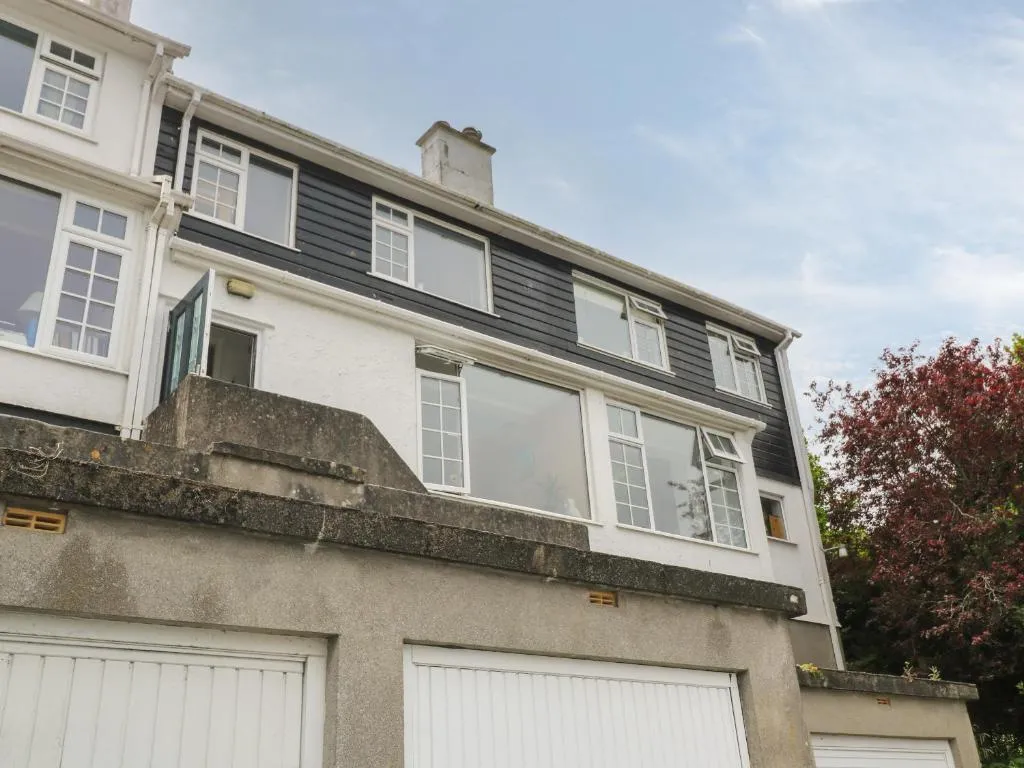 Image of 8 Bowjey Terrace