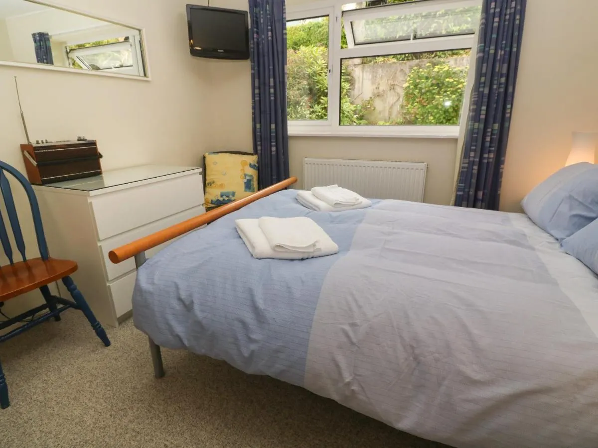 Image 6 of 8 Bowjey Terrace