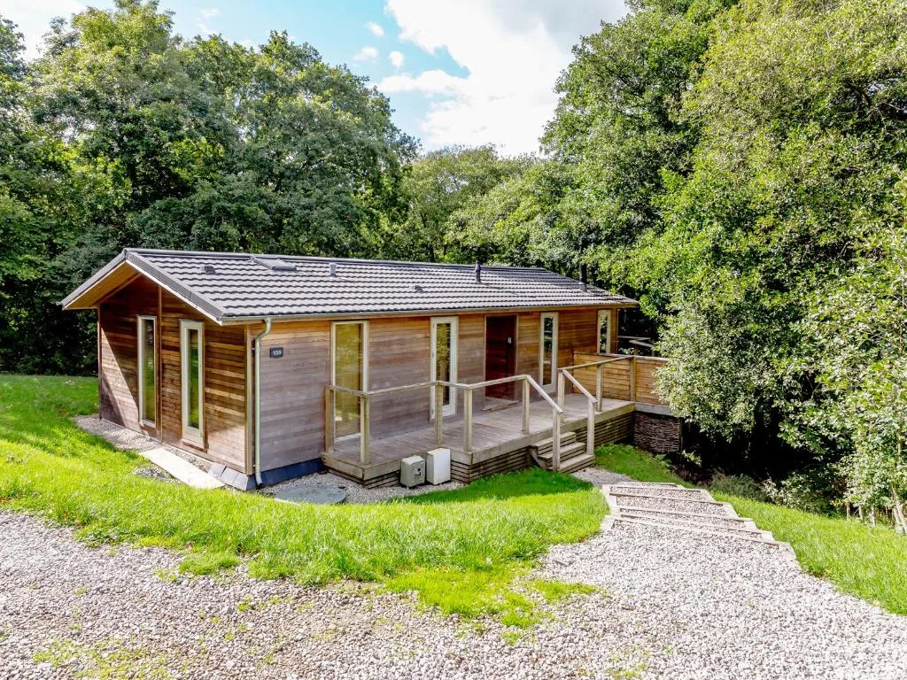 Image of 8 Streamside