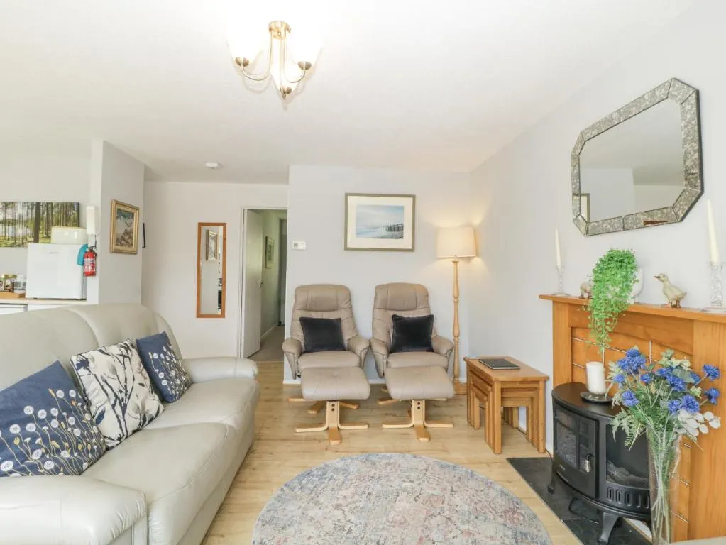 Image 2 of 9 Manorcombe Bungalows