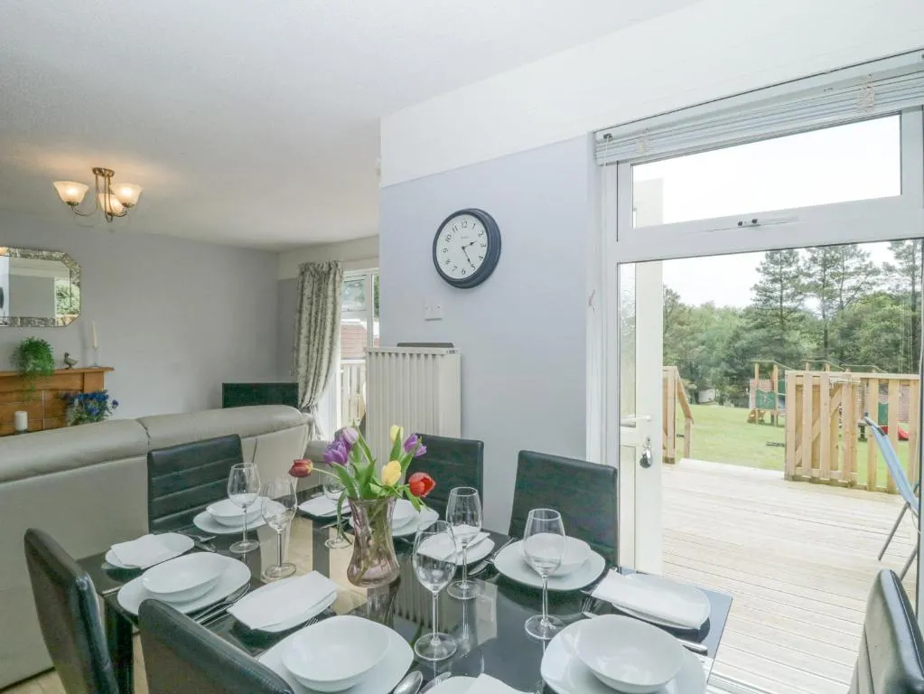 Image 4 of 9 Manorcombe Bungalows