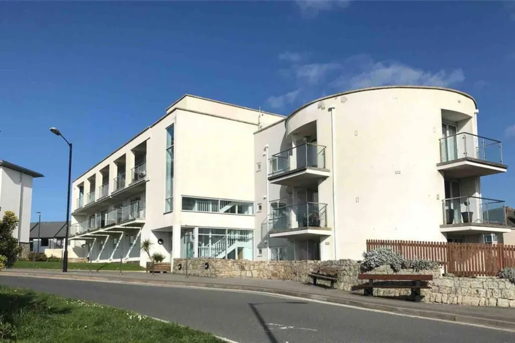 Image 5 of Beautiful 3 bedroom apartment by the Sea