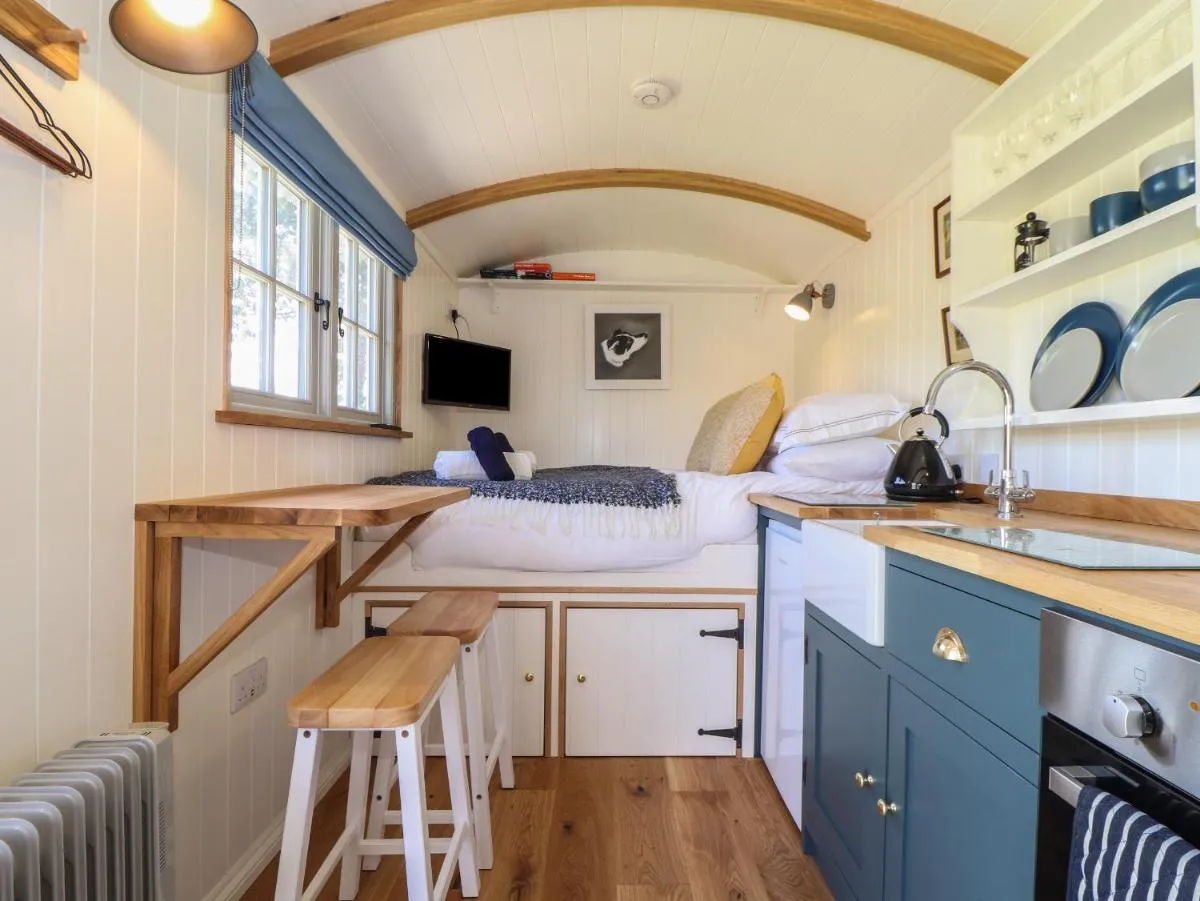 Image 3 of Bosulla Shepherds Hut