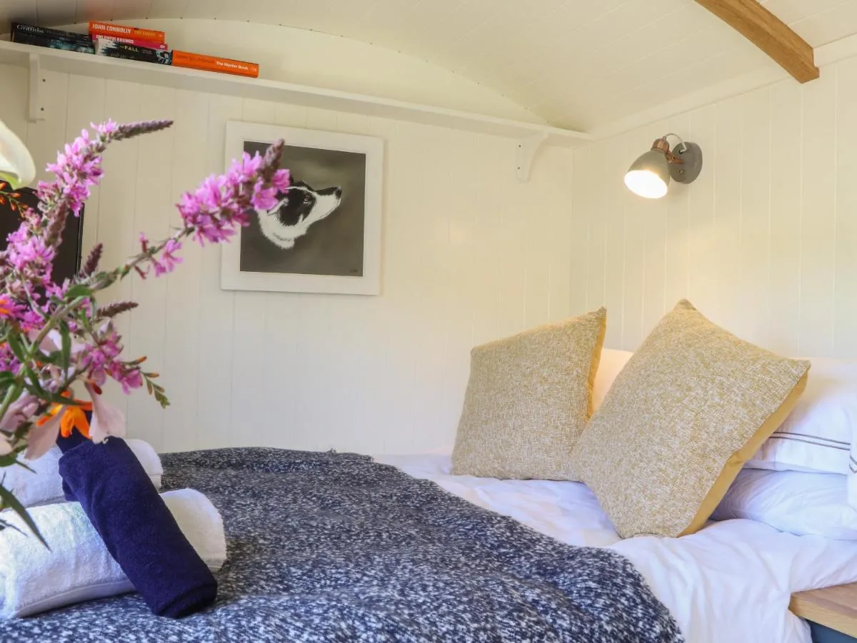 Image 1 of Bosulla Shepherds Hut
