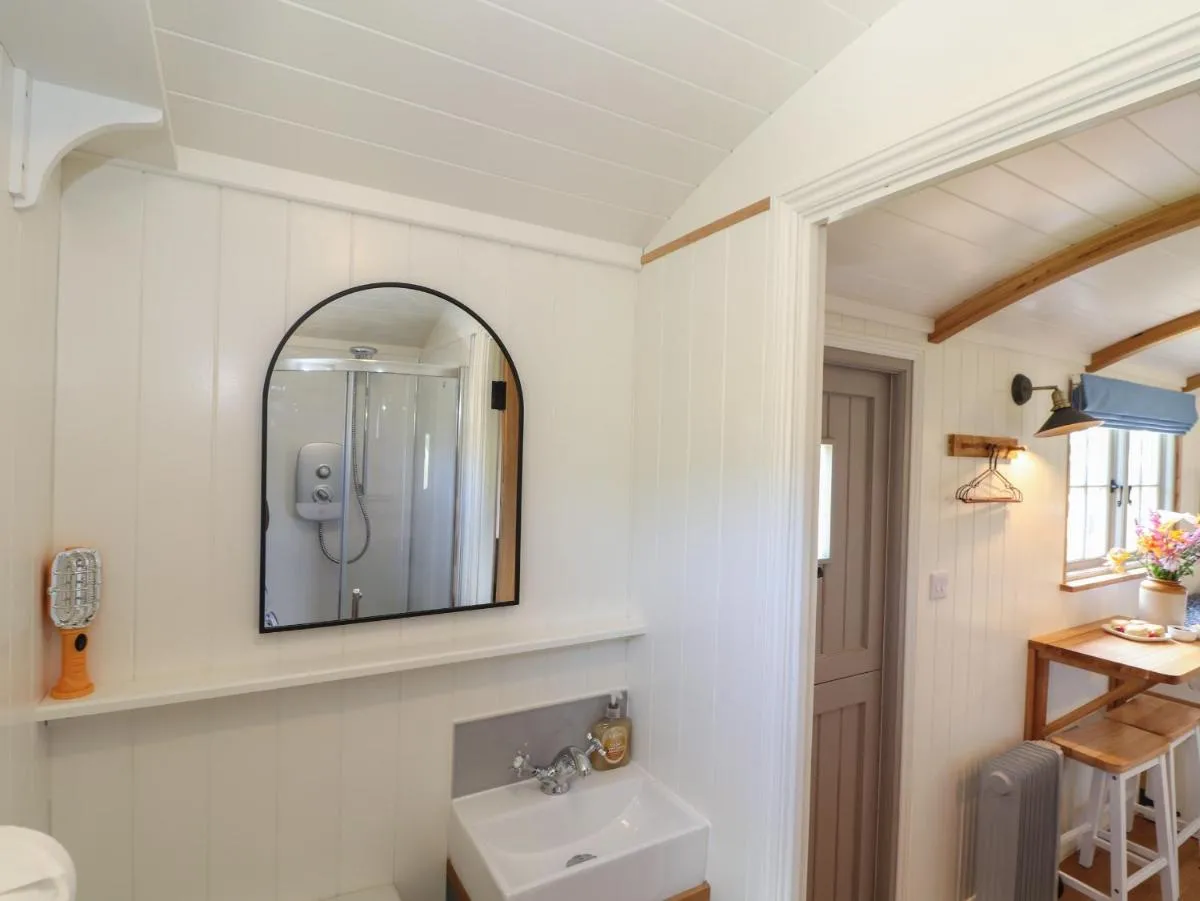 Image 2 of Bosulla Shepherds Hut