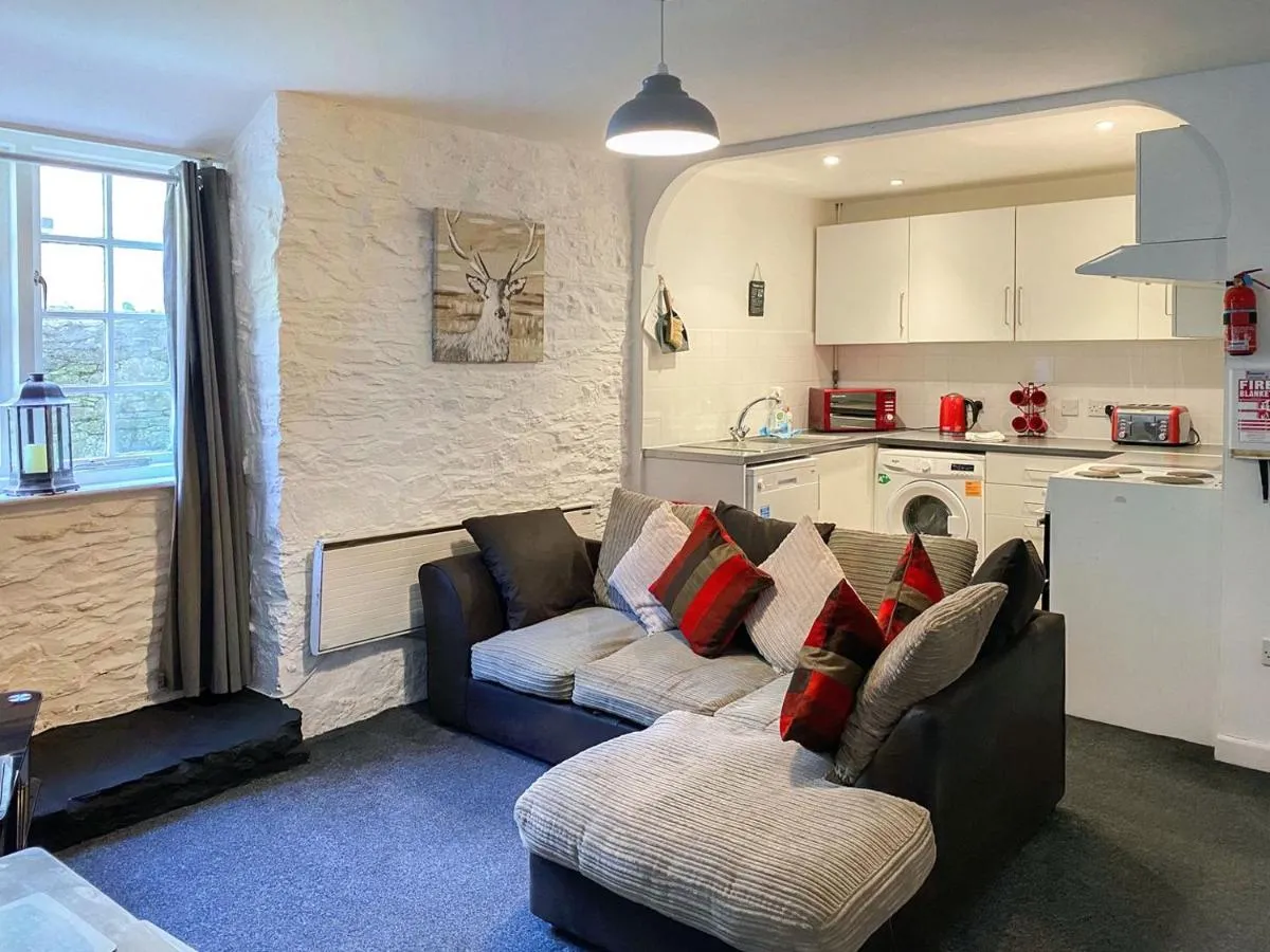 Image 3 of Carpenters Cottage – Cv17