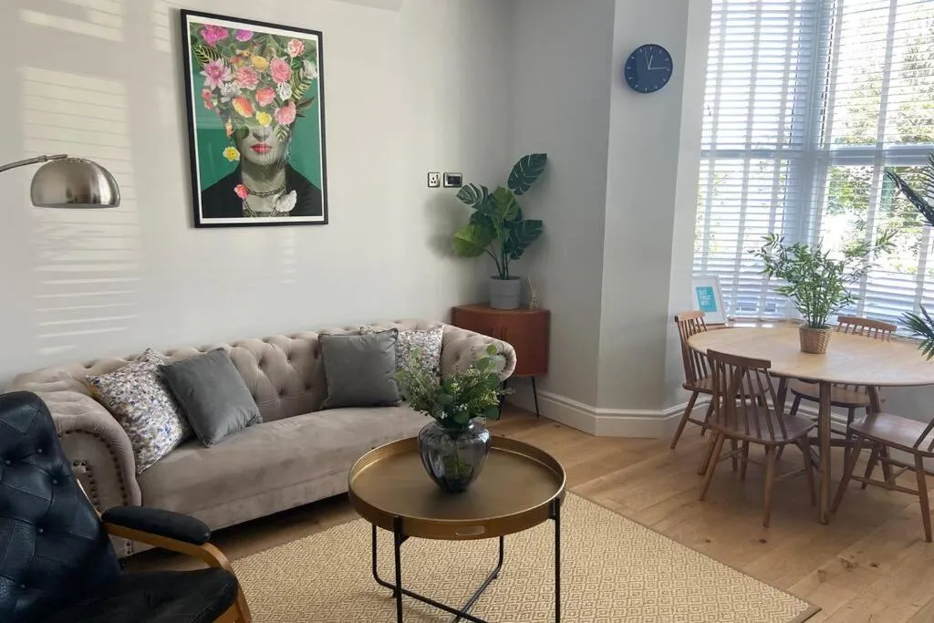 Image of Central, stylish 3 bed apartment with sea views