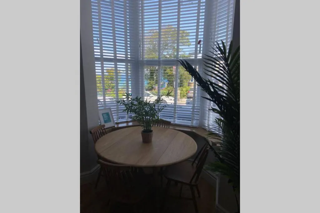 Image 1 of Central, stylish 3 bed apartment with sea views