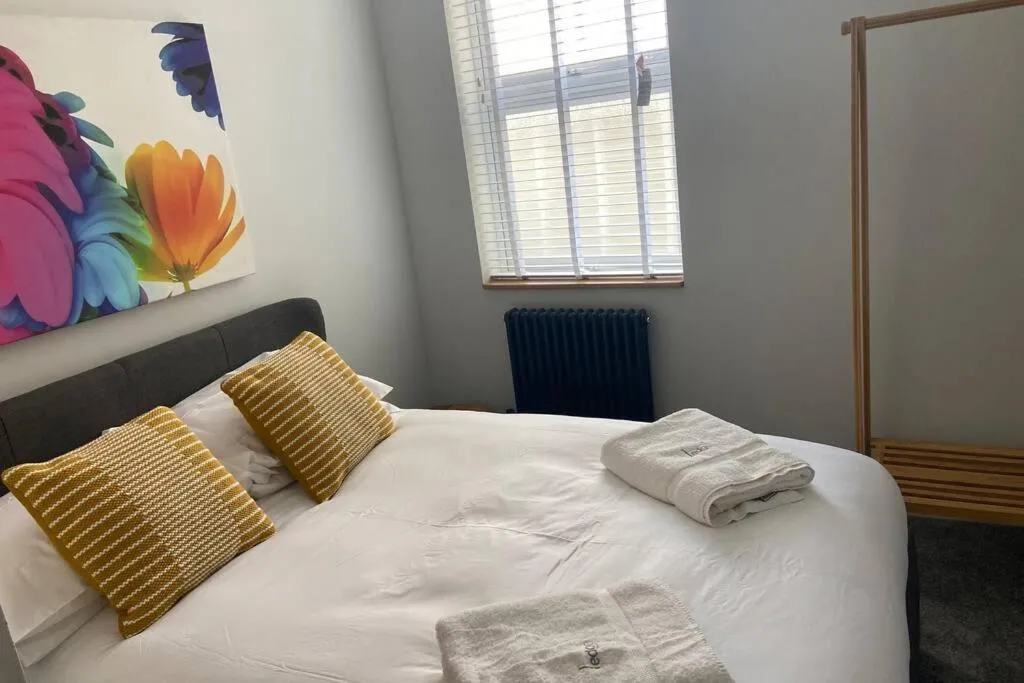 Image 6 of Central, stylish 3 bed apartment with sea views