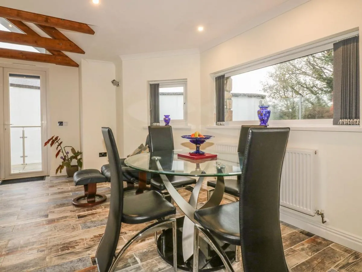 Image 4 of Chapel Green Studio 2