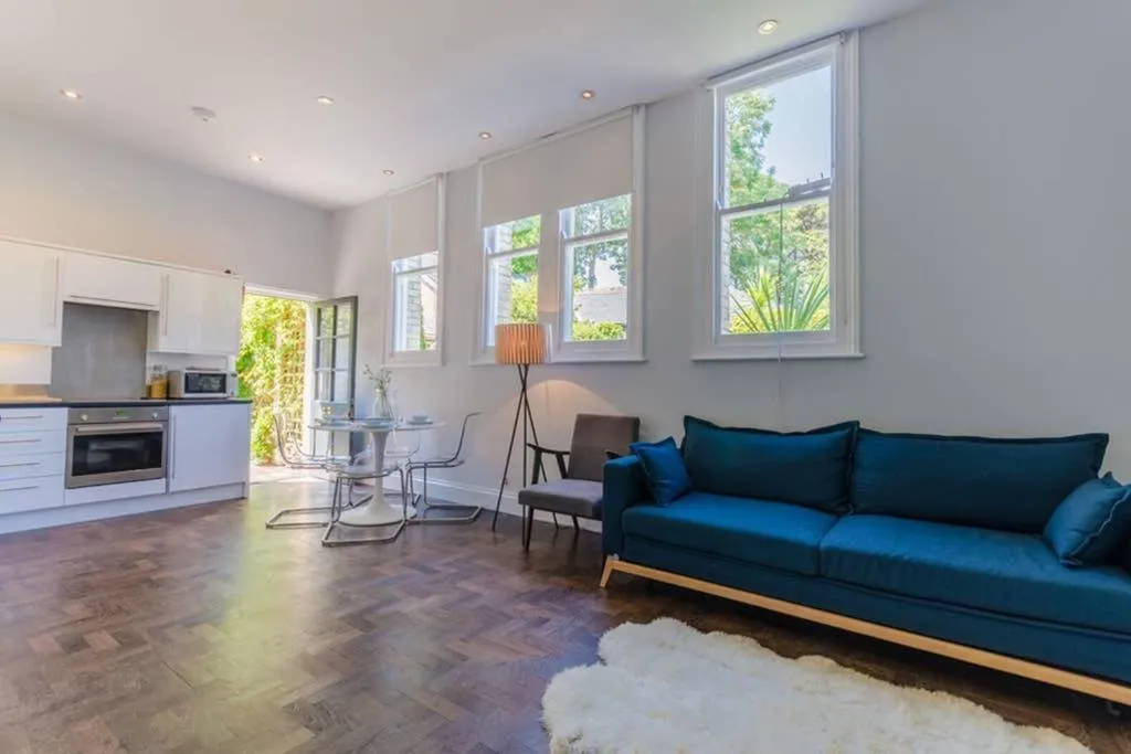 Image 4 of Classroom Flat Suite in a converted school in Fowey town centre