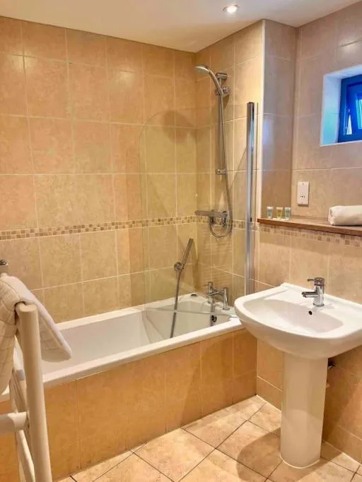 Image 4 of Dog-Friendly Super Apartment with Sea View & Pool
