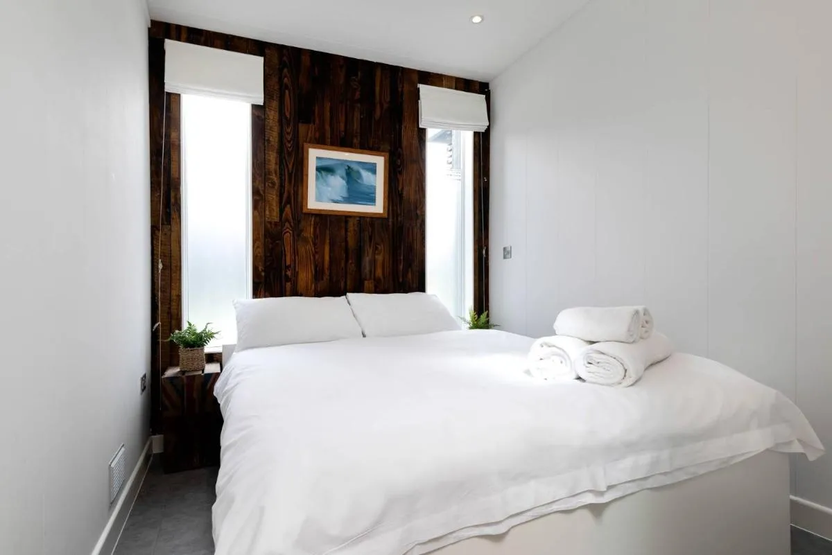 Image 1 of Dry Dock Apartments