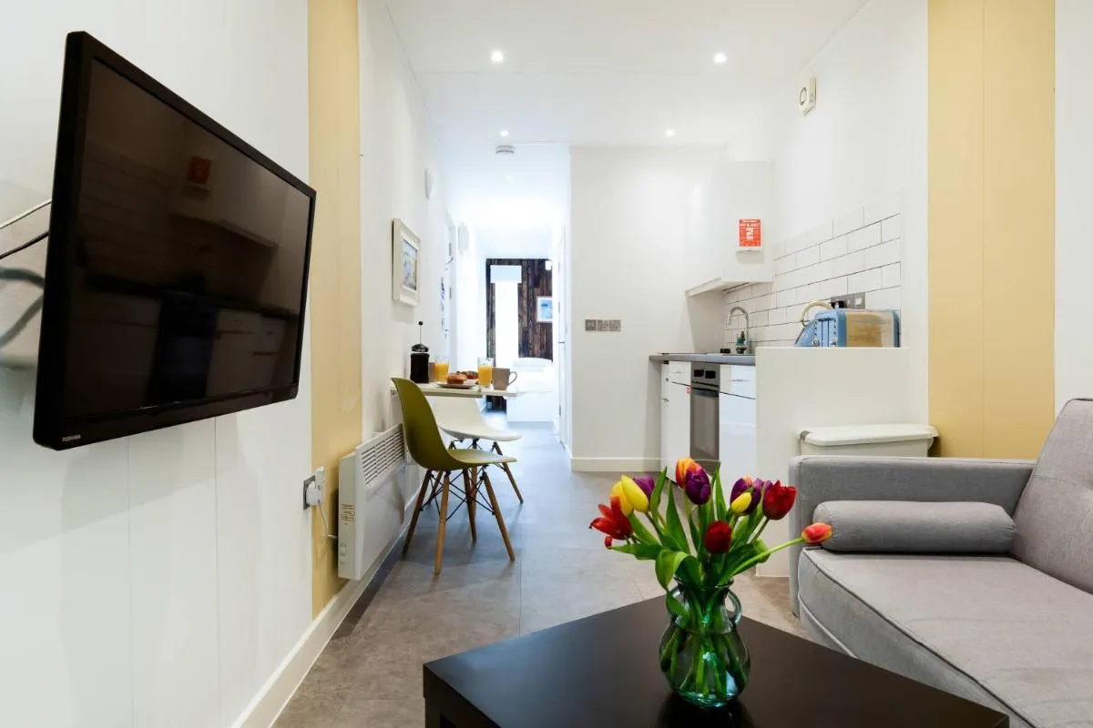 Image 4 of Dry Dock Apartments