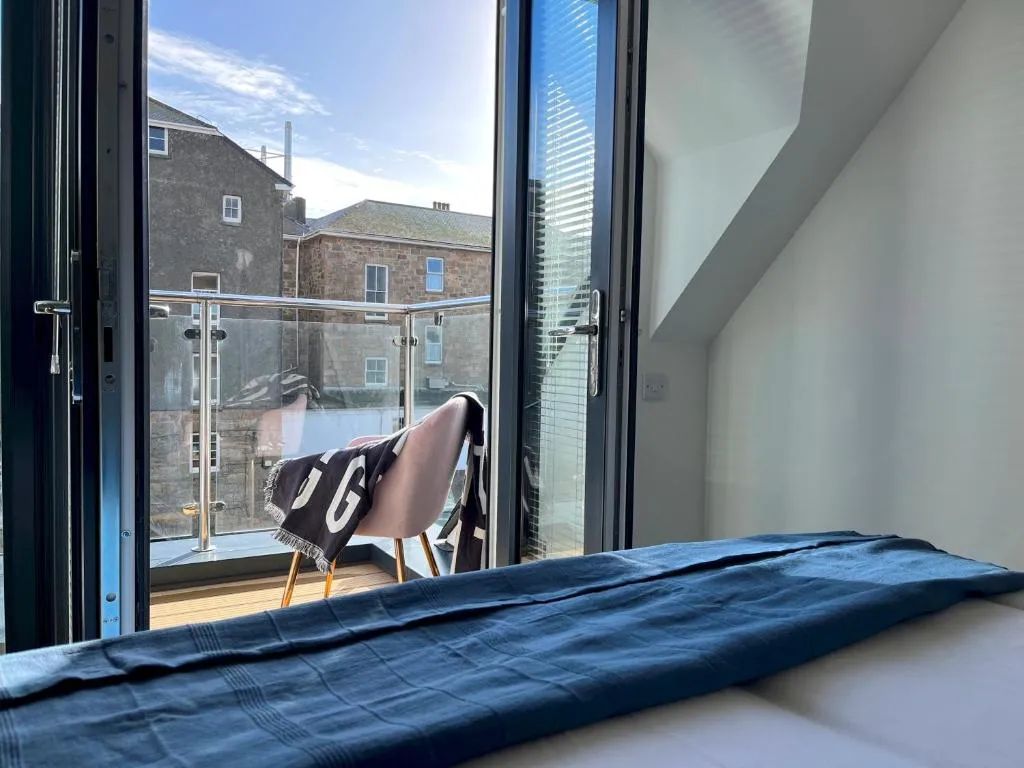 Image 4 of Exceptional 3 bedroom home in Penzance~New~Seaside