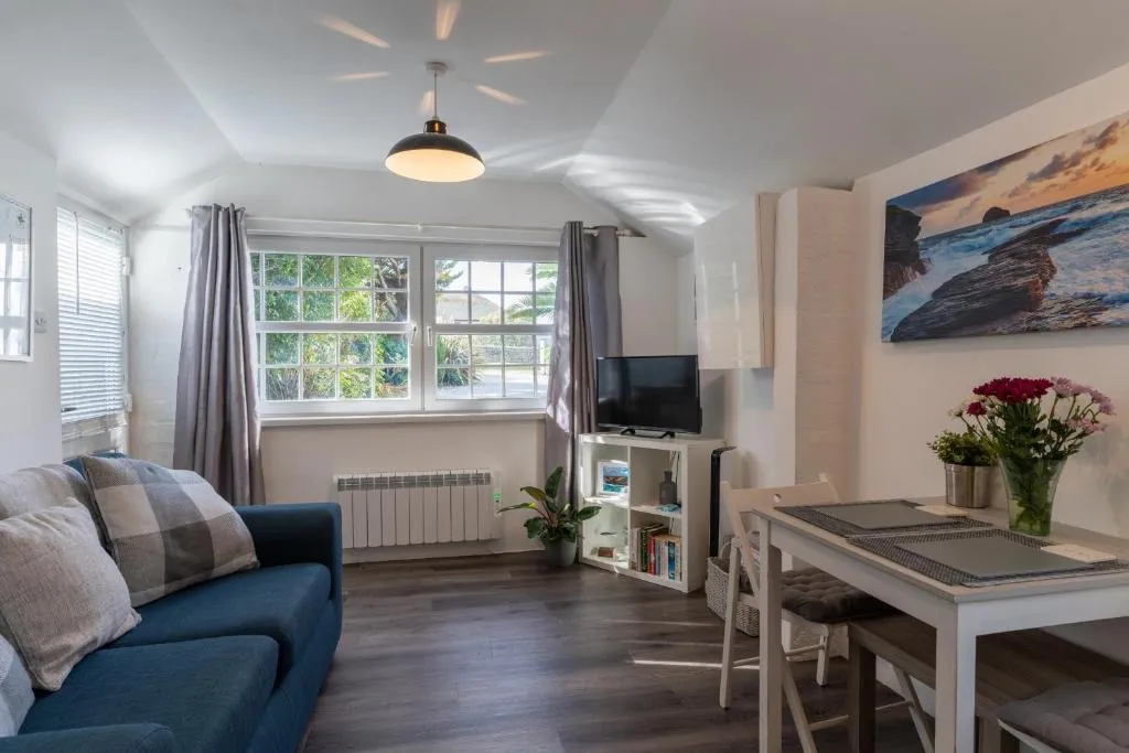 Image 1 of Finest Retreats – Garden Coombe