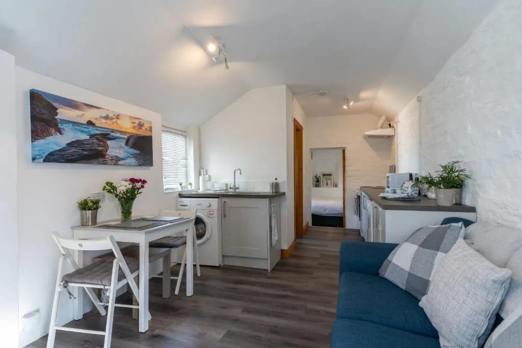Image 2 of Finest Retreats – Garden Coombe