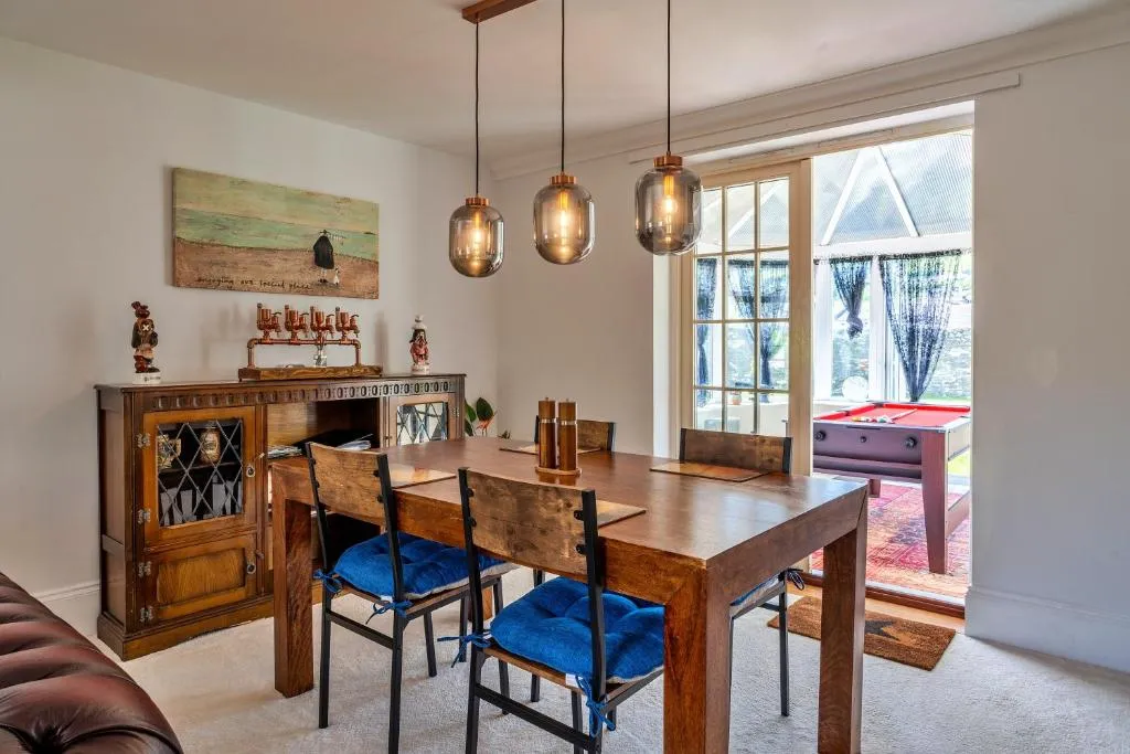 Image 2 of Finest Retreats – Nicely Tucked Away Cottage