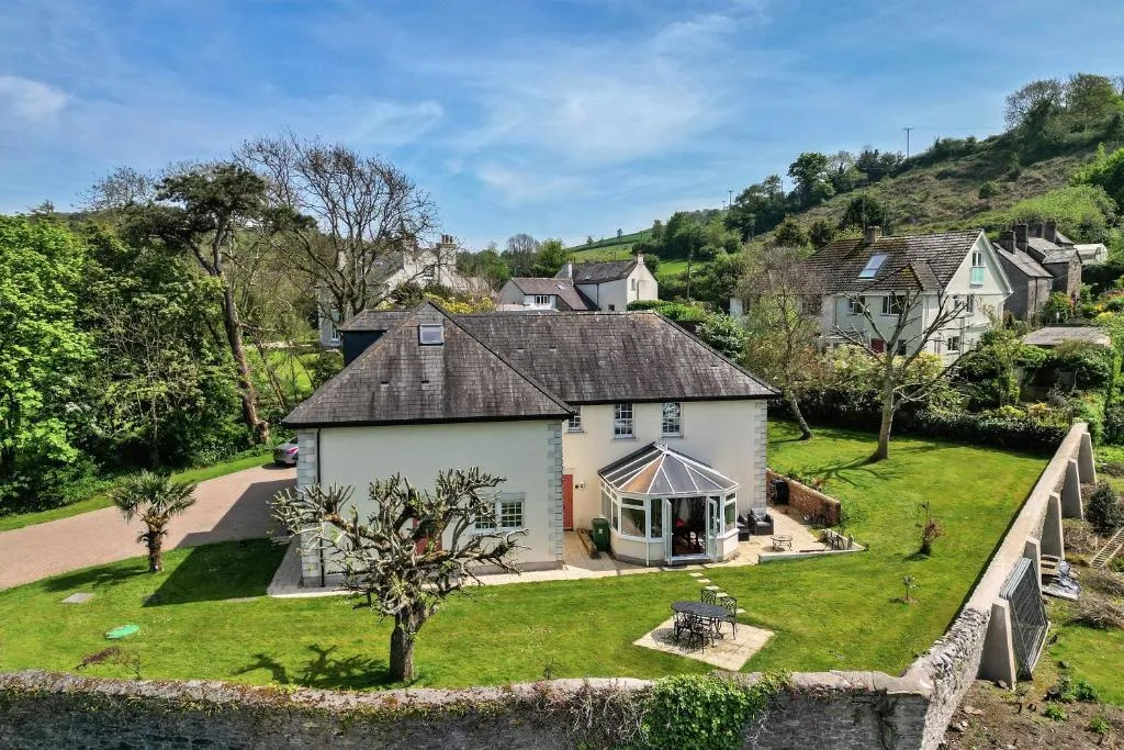 Image of Finest Retreats – Nicely Tucked Away Cottage