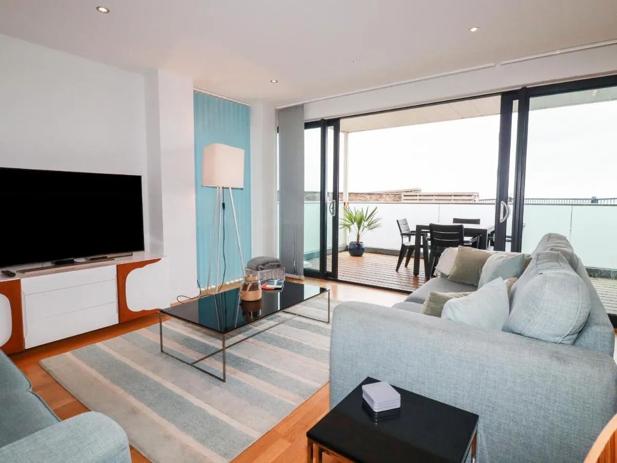 Image 4 of Fistral Pearl