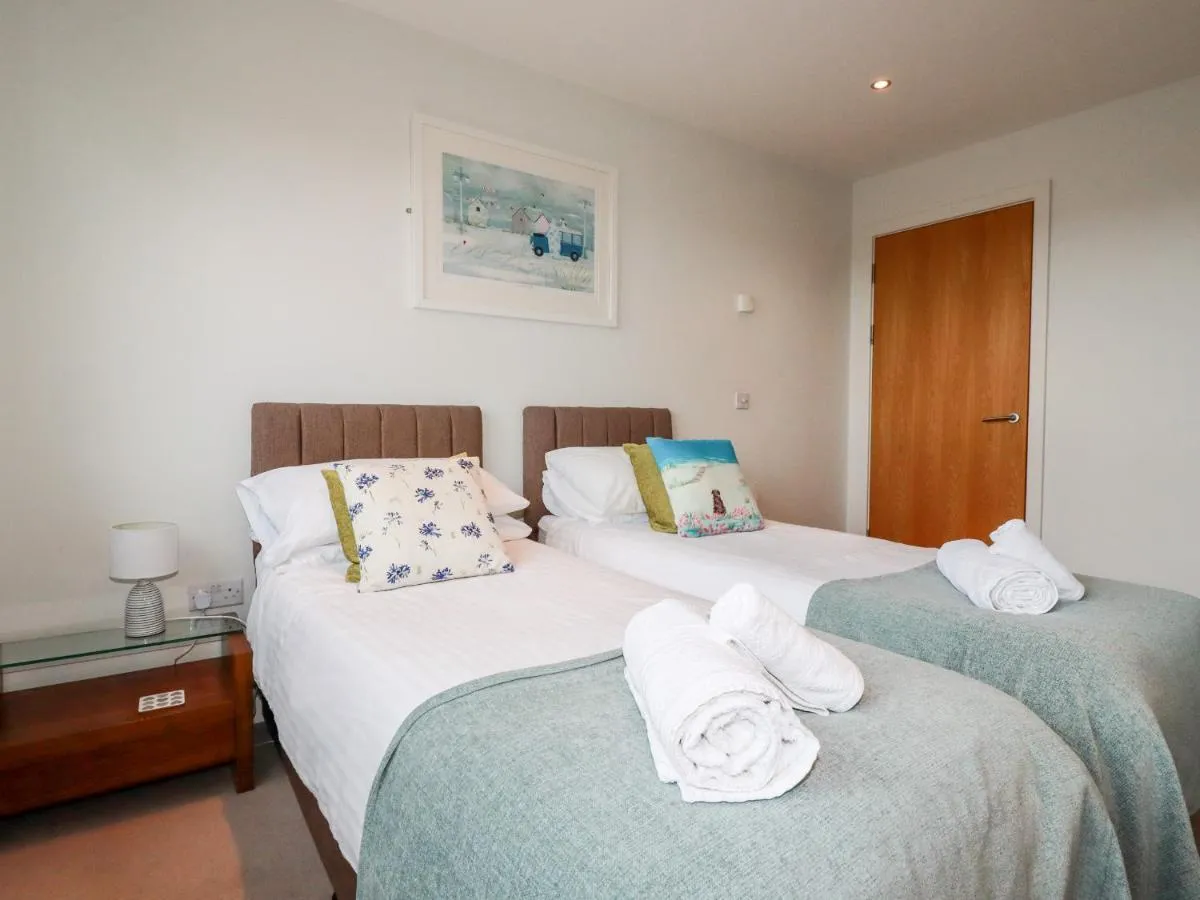 Image 1 of Fistral Pearl