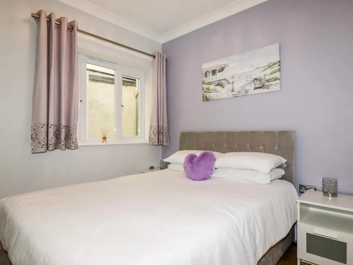 Image 6 of Flat 2