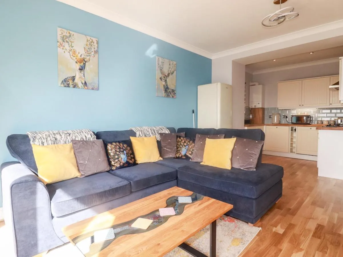 Image 3 of Flat 2