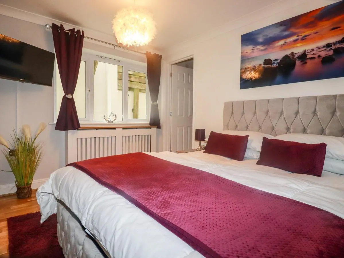 Image 1 of Flat 2