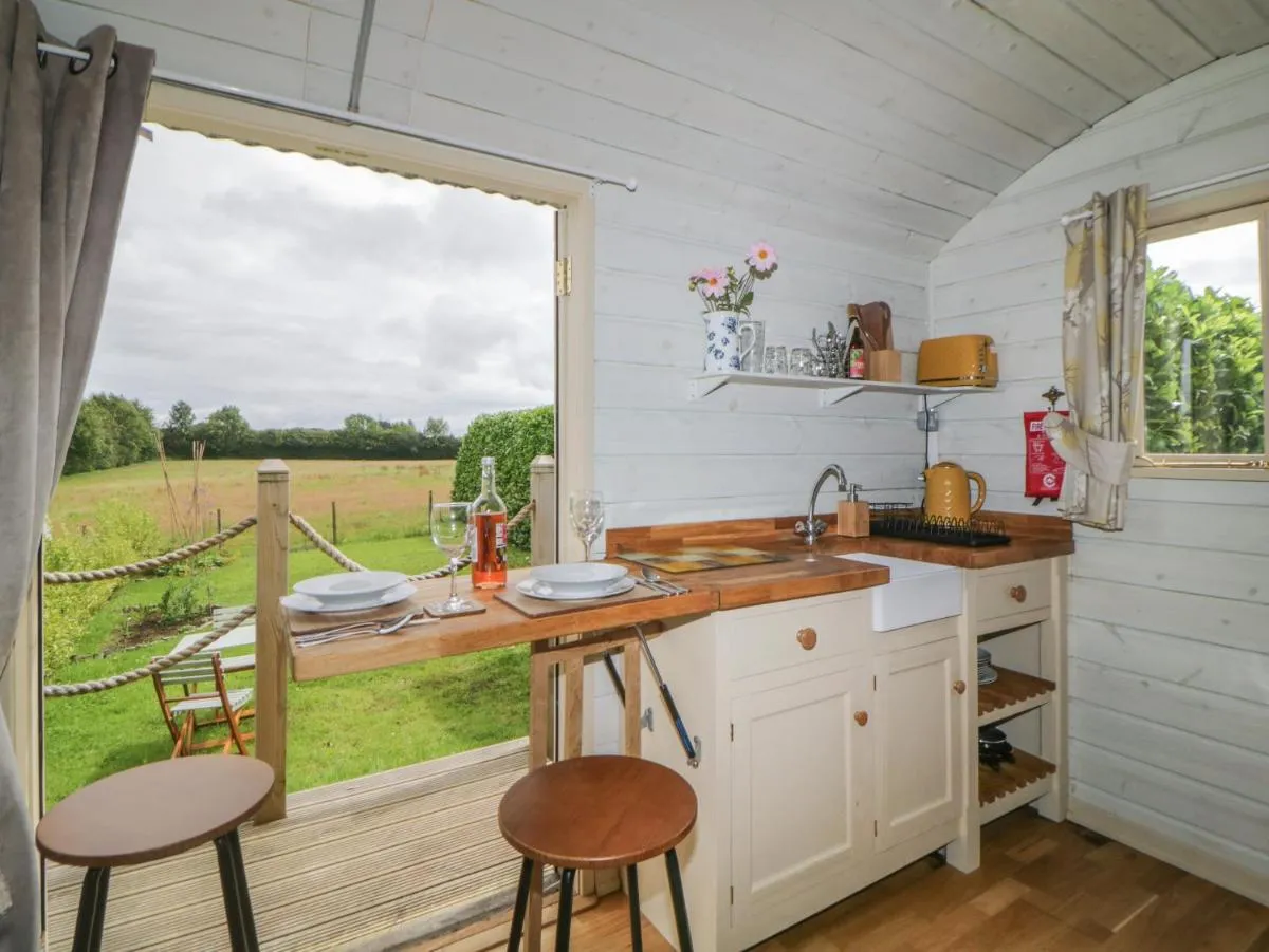 Image 3 of Flora’s Hut