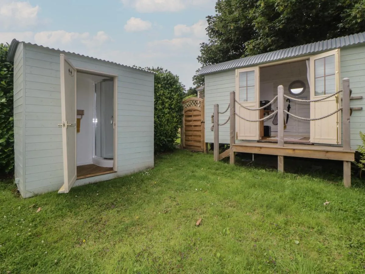 Image 4 of Flora’s Hut