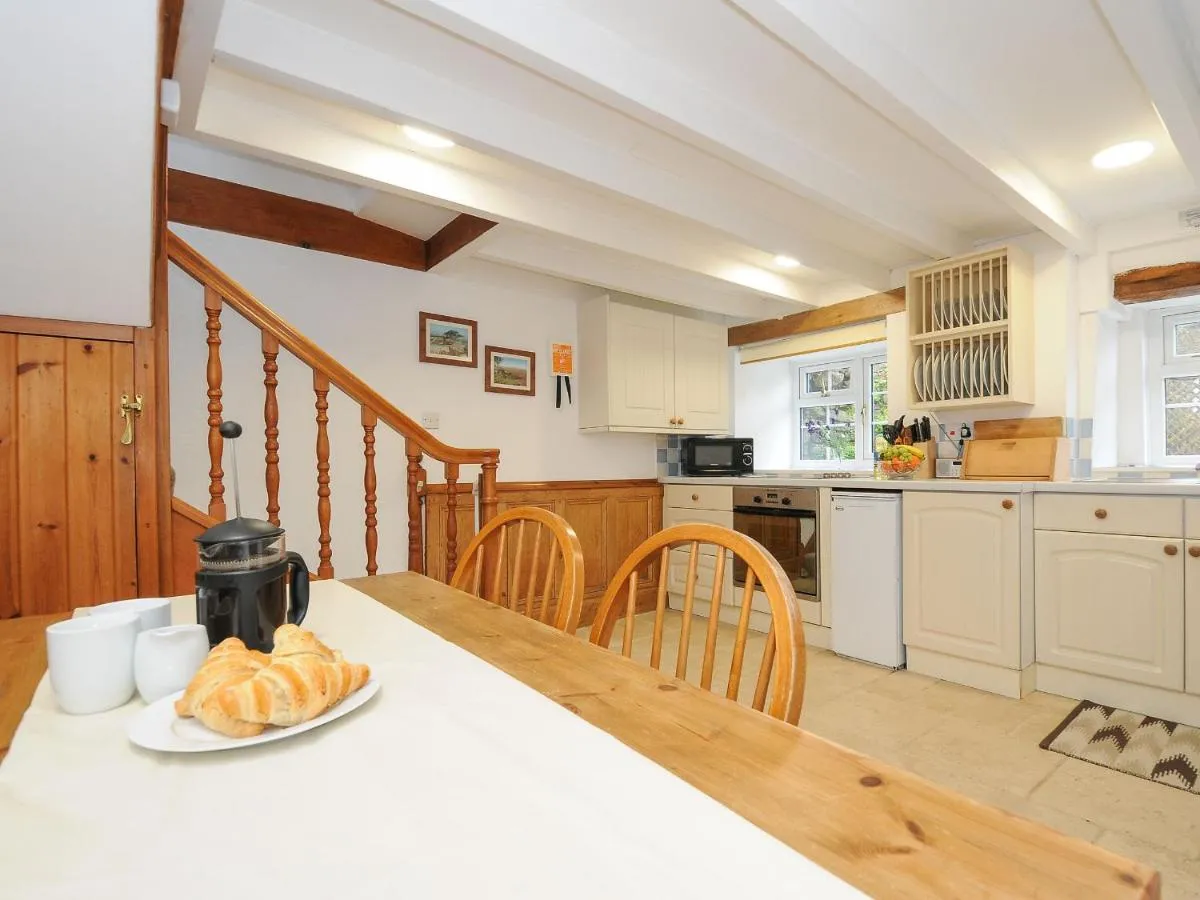 Image 3 of Henwood Barn