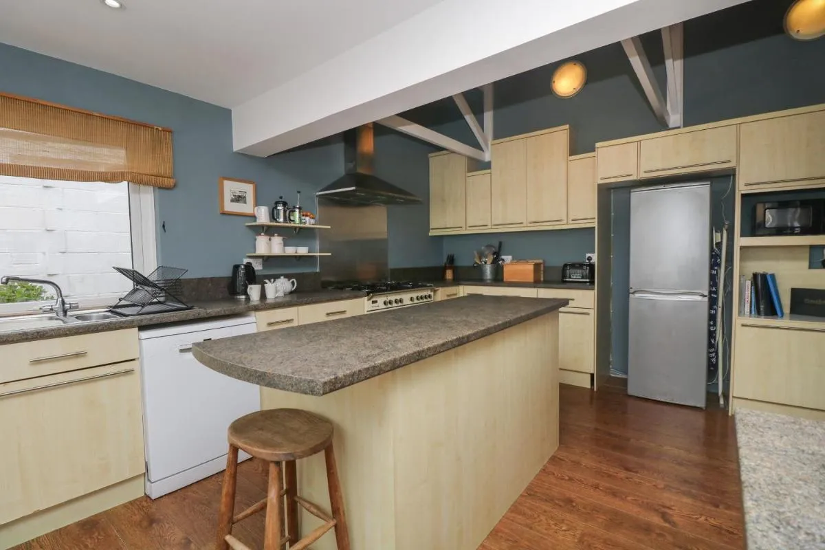 Image 3 of Incline Cottage