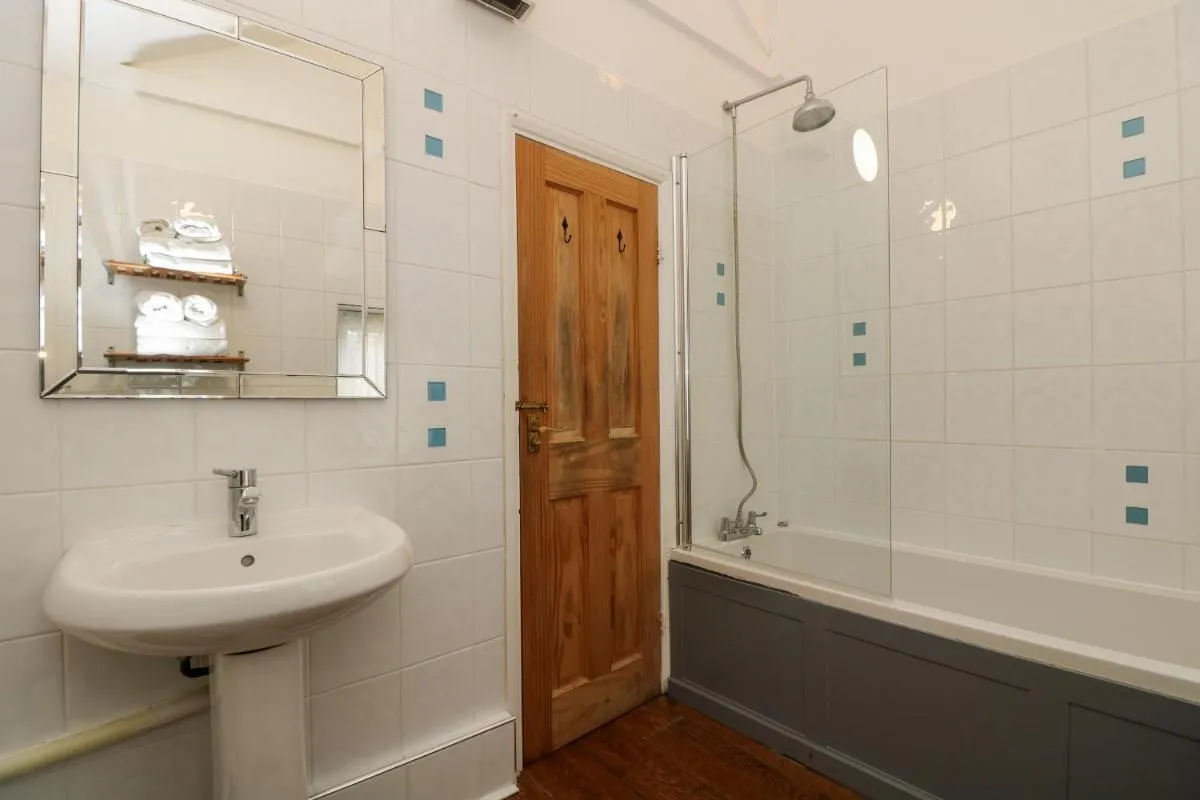 Image 2 of Incline Cottage