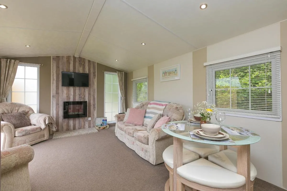 Image 3 of Lazy Lodge