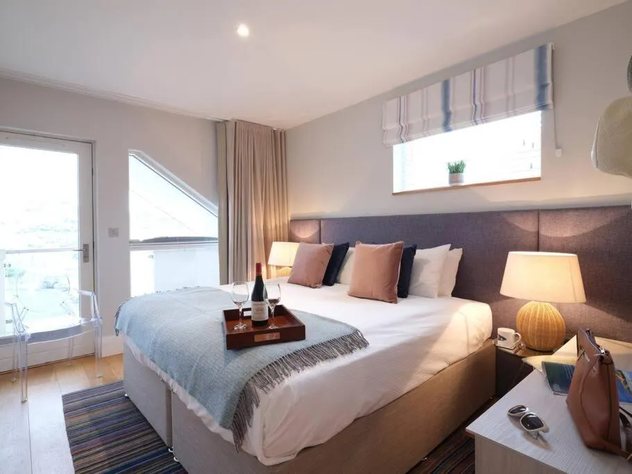 Image 1 of Luxurious apartment, 180° beach views & parking