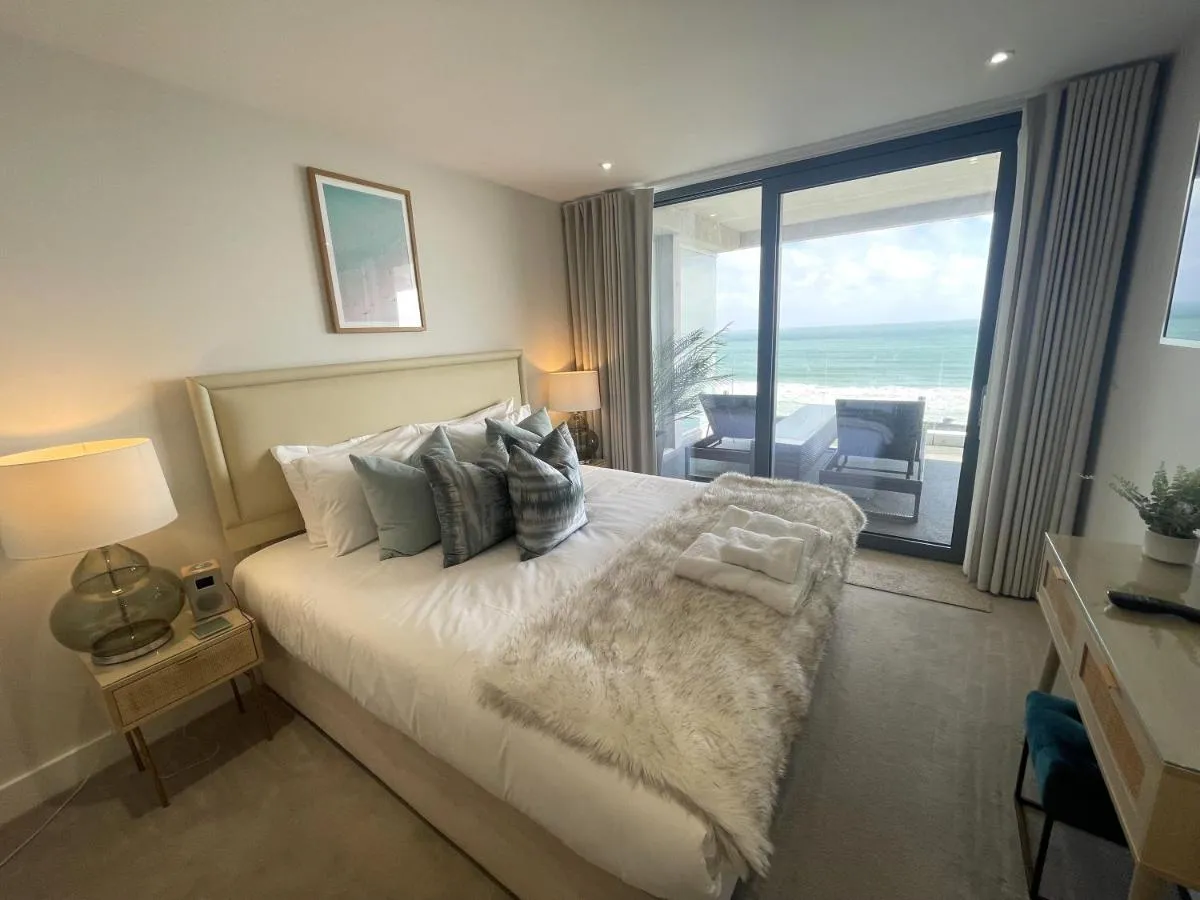 Image 1 of Luxury 3bd, beach access & views