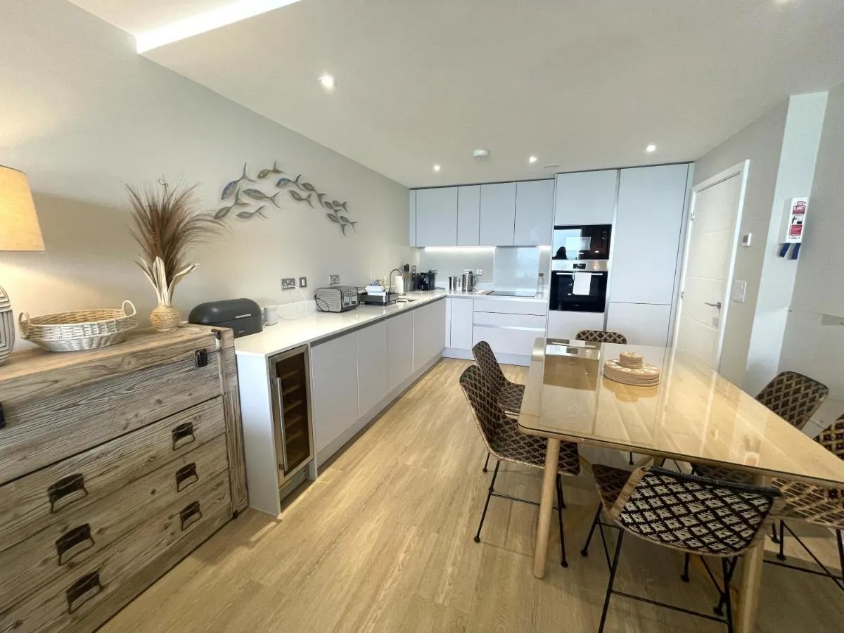 Image 3 of Luxury 3bd, beach access & views