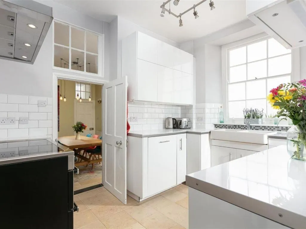 Image 2 of Marazion Beach Town House with Private Parking