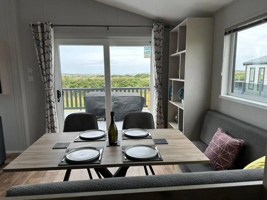 Image 1 of Modern Lodge with Amazing Views