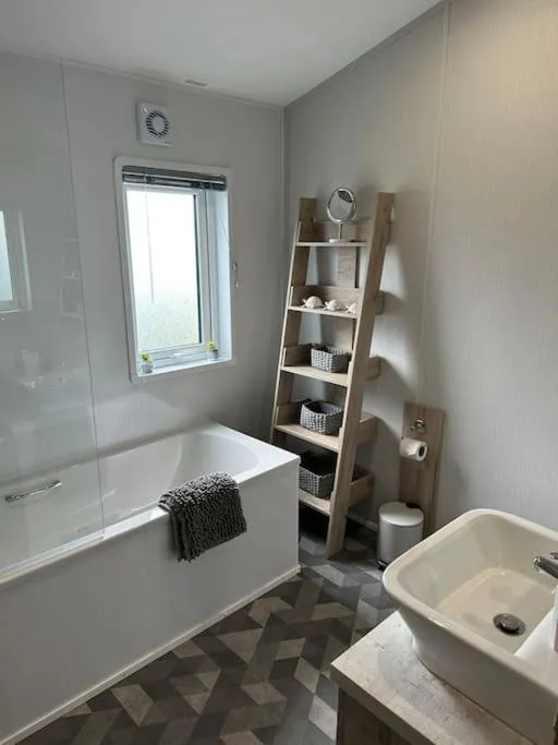 Image 4 of Modern Lodge with Amazing Views